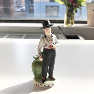 Sevilla man with hat figurine
